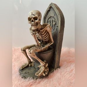 2 SKELETON BATHROOM DECORE